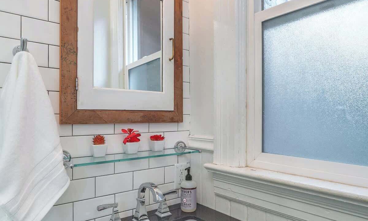 Photo of Bathroom in Hosford-Abernethy