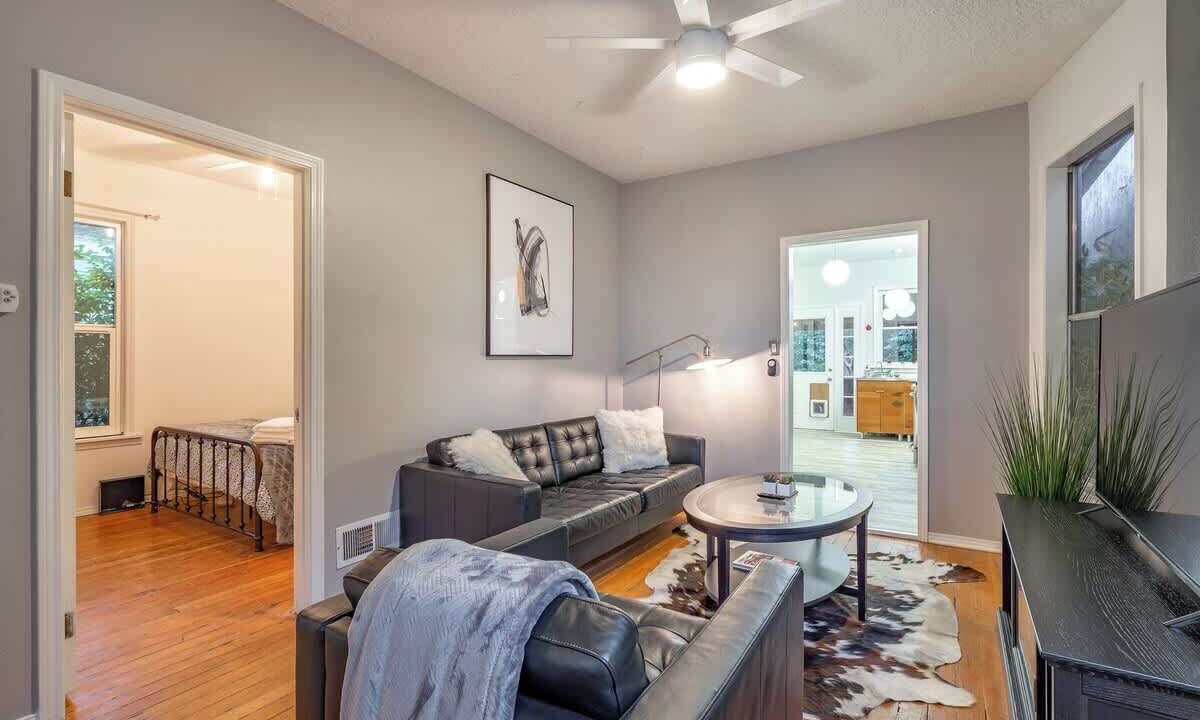Photo of Livingroom in Hosford-Abernethy