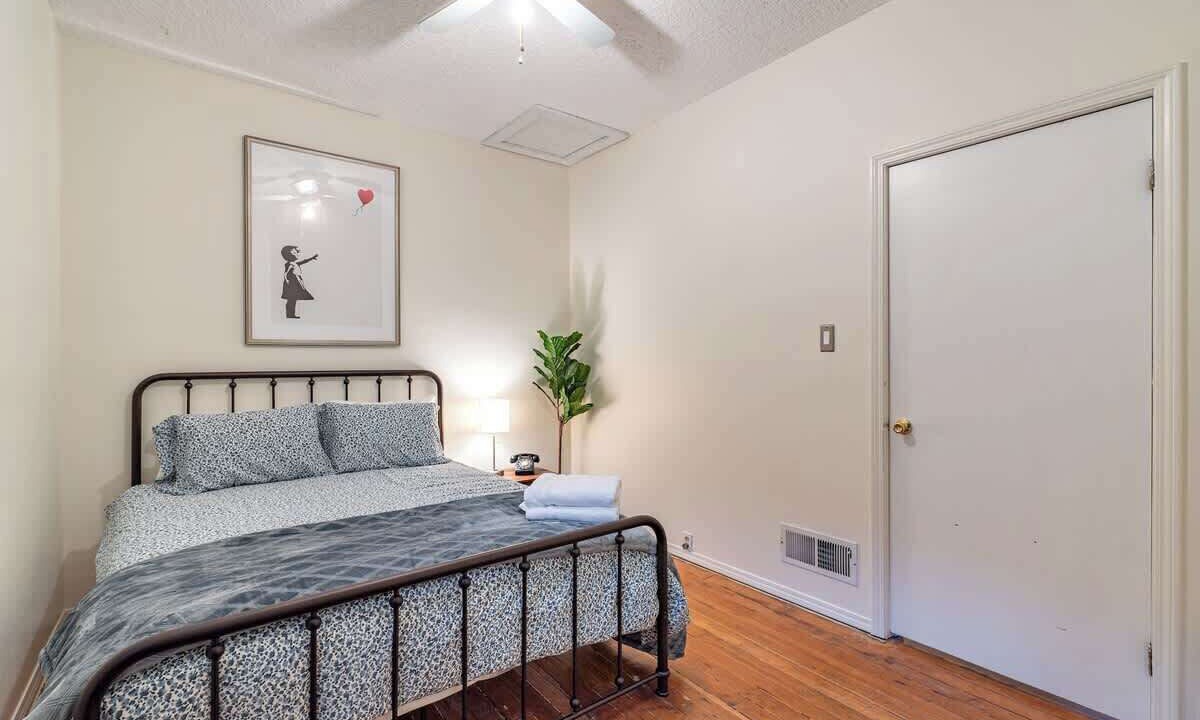Photo of Bedroom in Hosford-Abernethy
