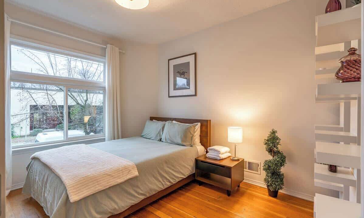 Photo of Bedroom in Hosford-Abernethy