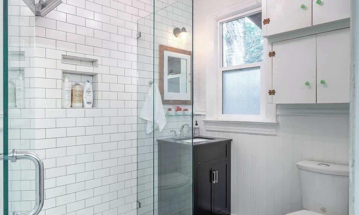 Photo of Bathroom in Hosford-Abernethy