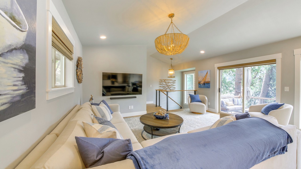 Photo of Livingroom in Sandpoint