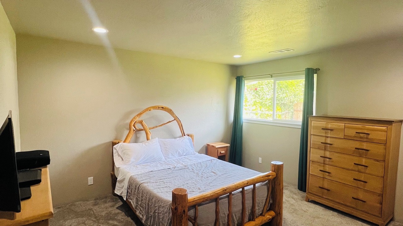 Photo of Bedroom in Grants Pass