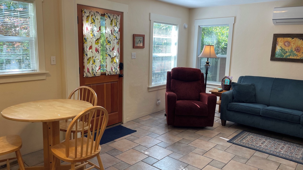 Photo of Livingroom in Ashland