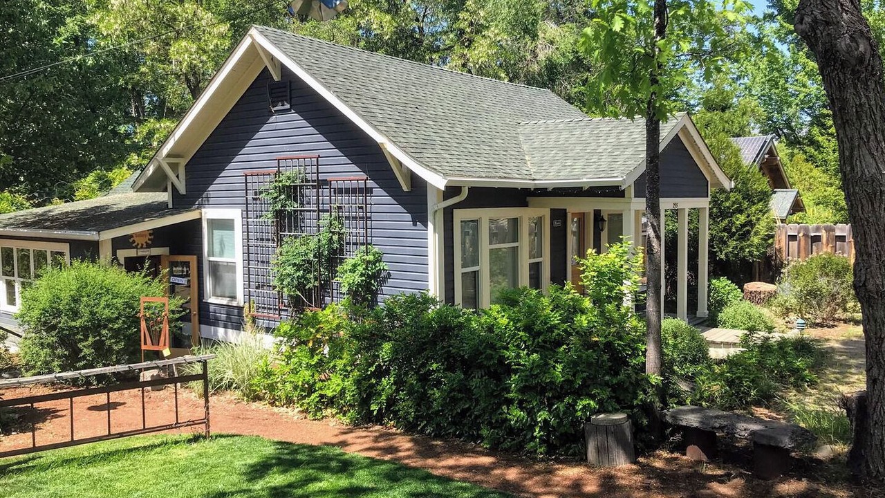 Photo of Outdoor in Ashland