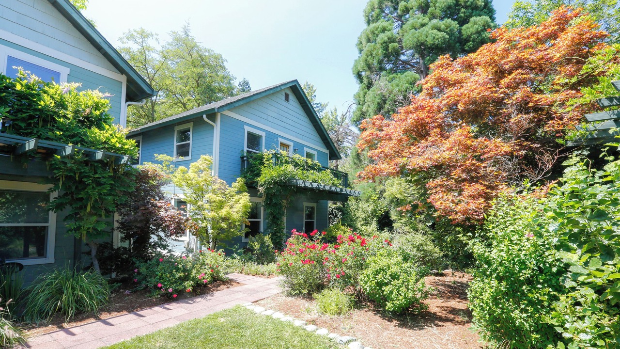Photo of Outdoor in Skidmore Academy Historic District