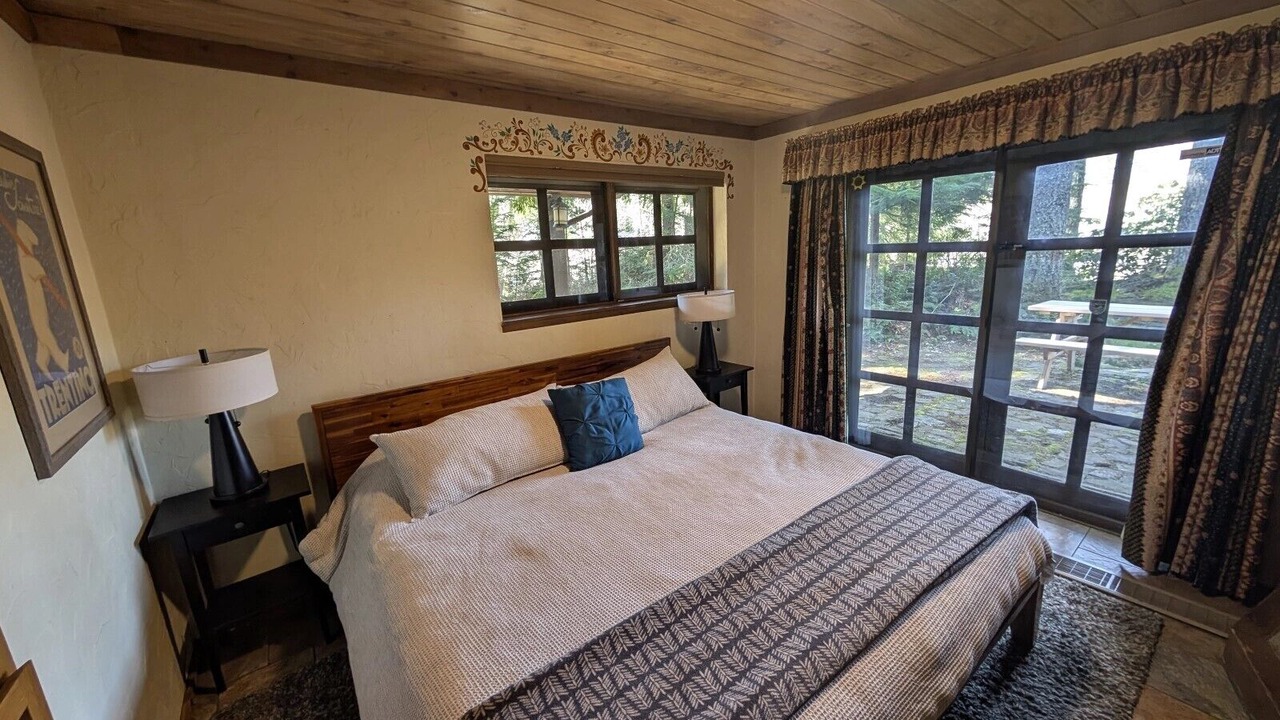 Photo of Bedroom in Enumclaw