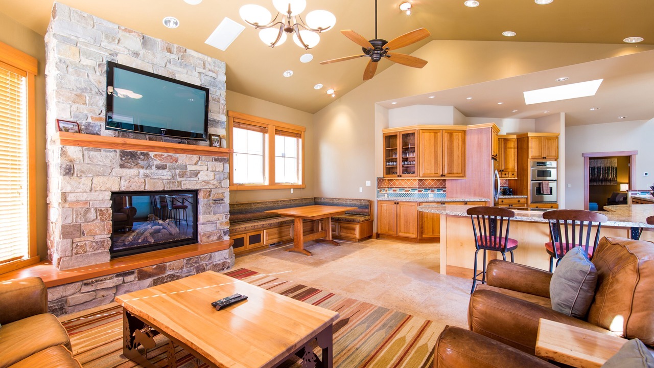 Photo of Livingroom in Manson