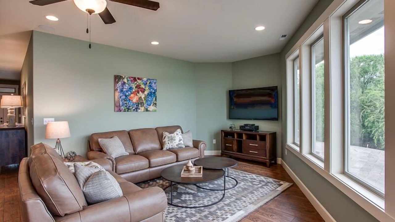 Photo of Livingroom in Manson