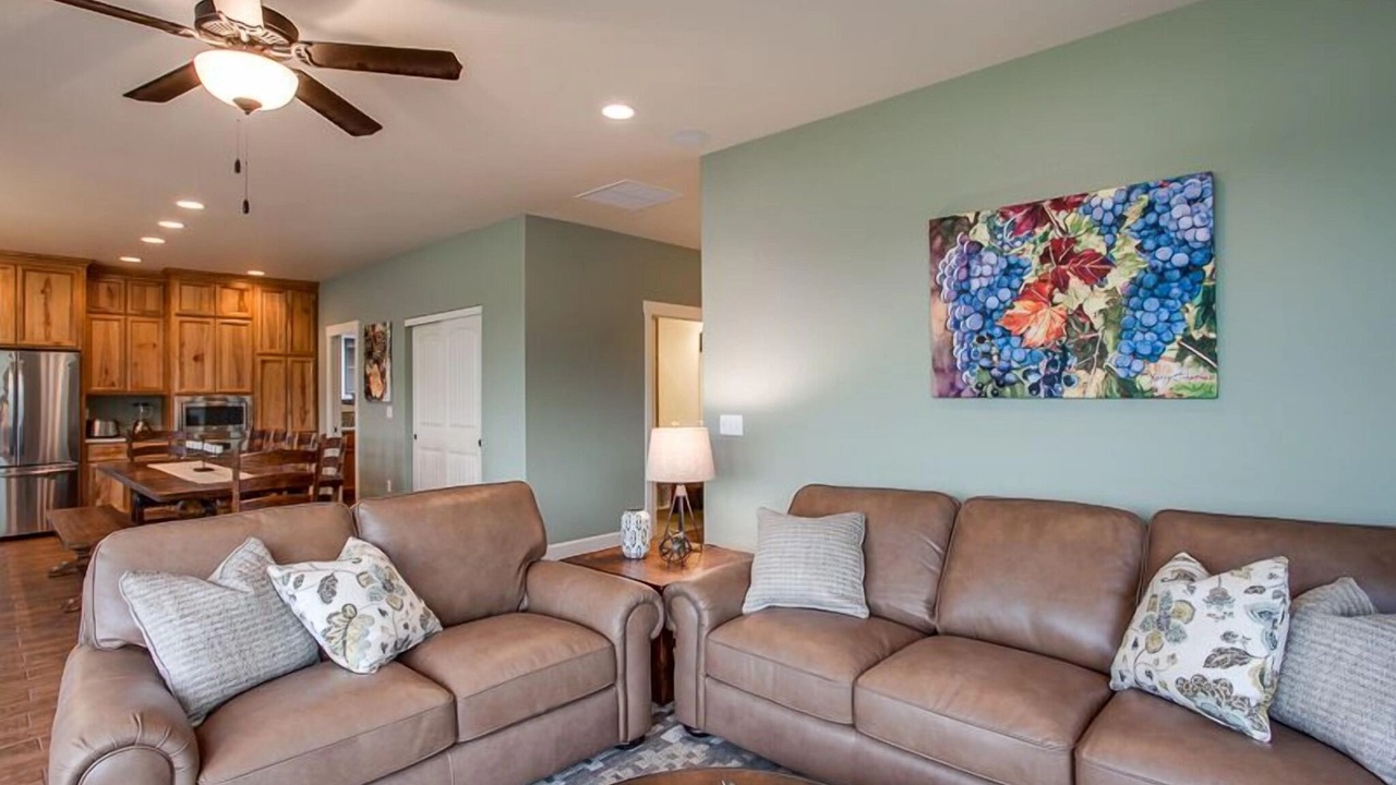 Photo of Livingroom in Manson