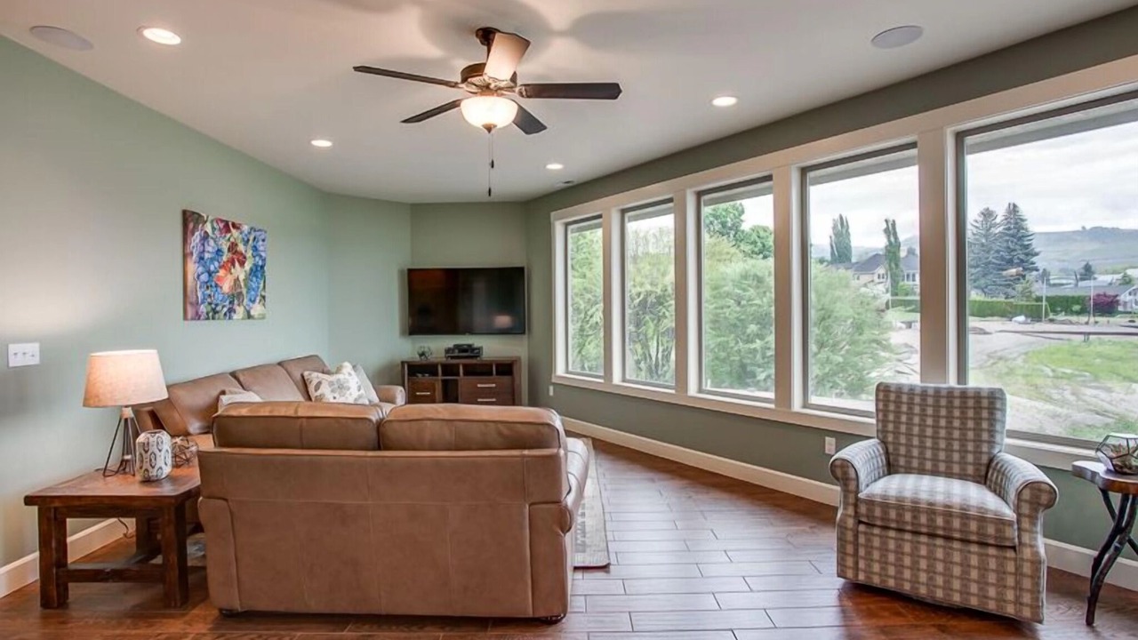 Photo of Livingroom in Manson