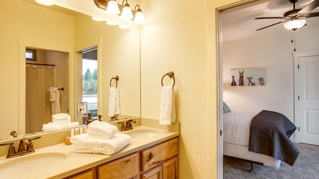 Photo of Bathroom in Manson