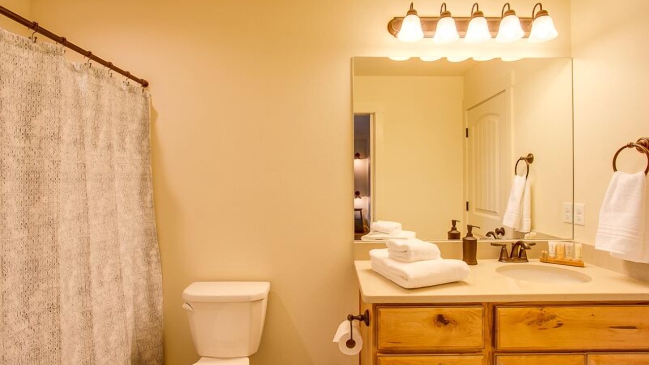 Photo of Bathroom in Manson