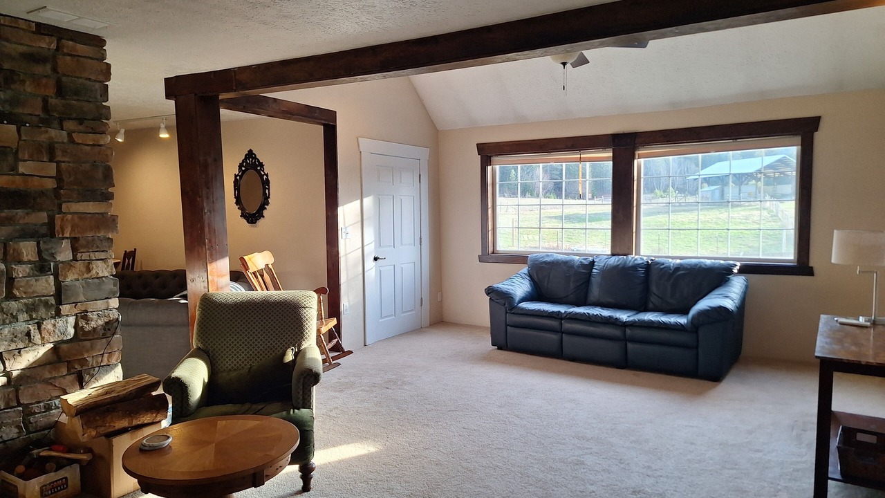 Photo of Livingroom in Cle Elum