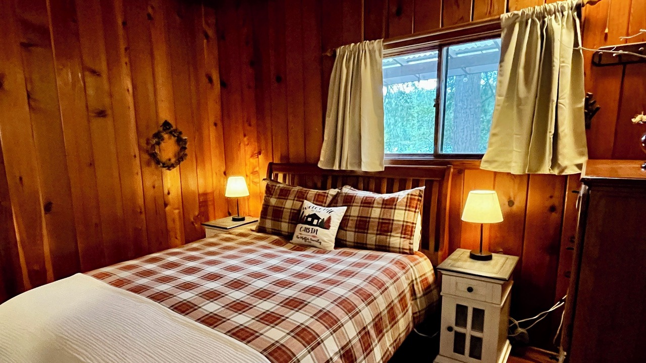Photo of Bedroom in Lake Roesiger