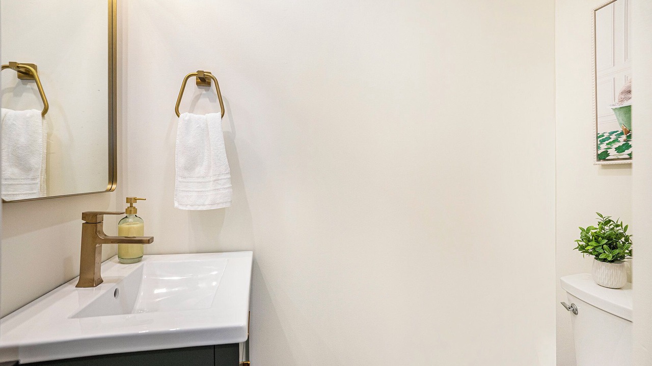 Photo of Bathroom in Pigeon