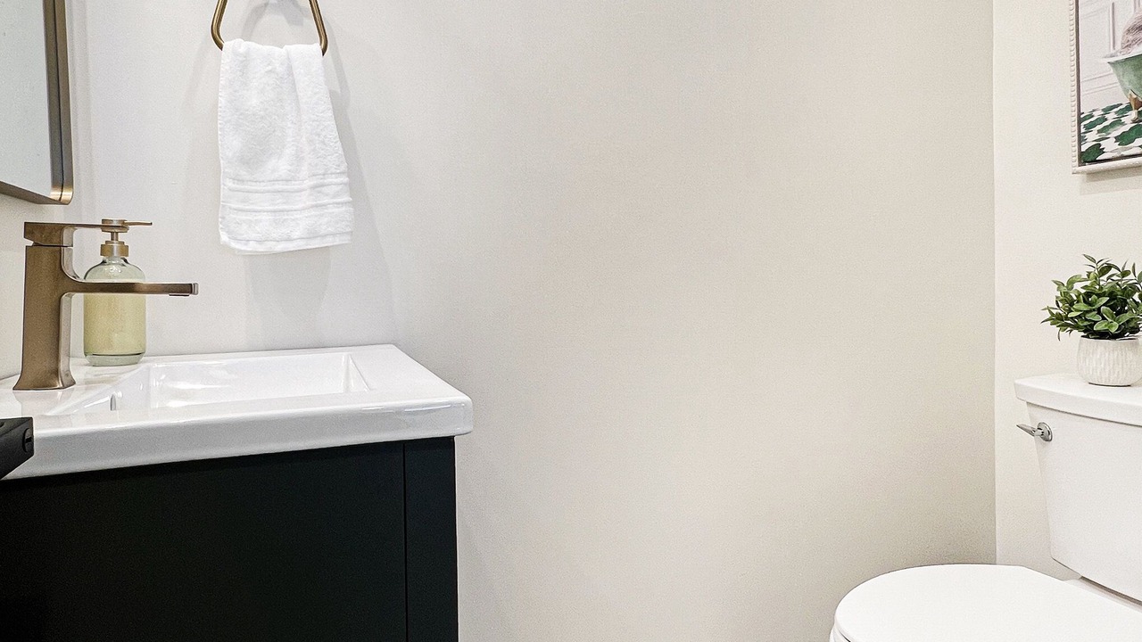 Photo of Bathroom in Pigeon