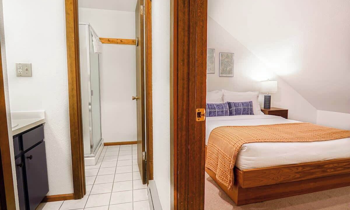 Photo of Bathroom in Glacier