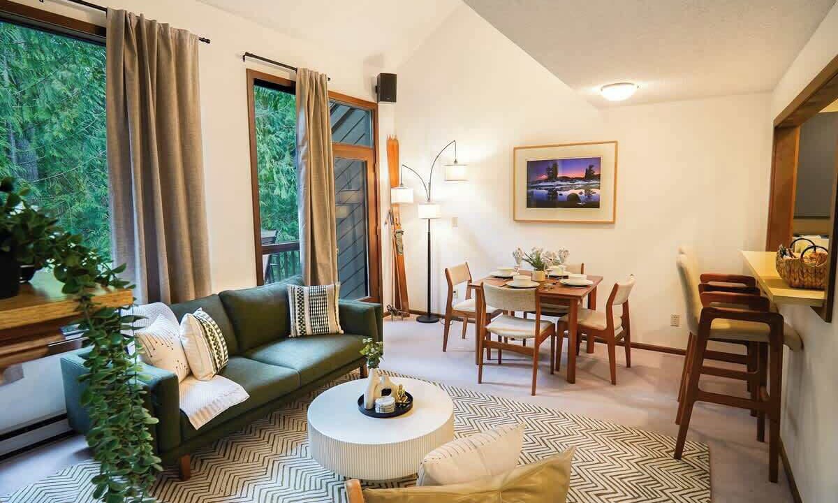 Photo of Livingroom in Glacier