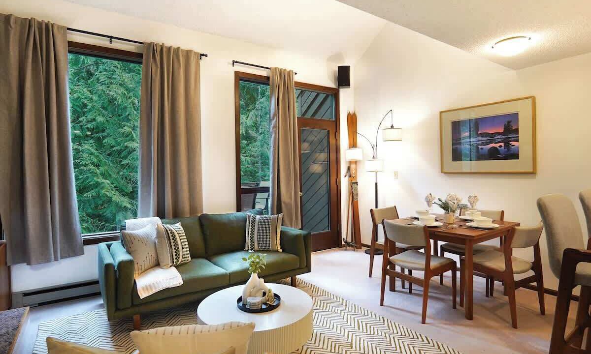 Photo of Livingroom in Glacier