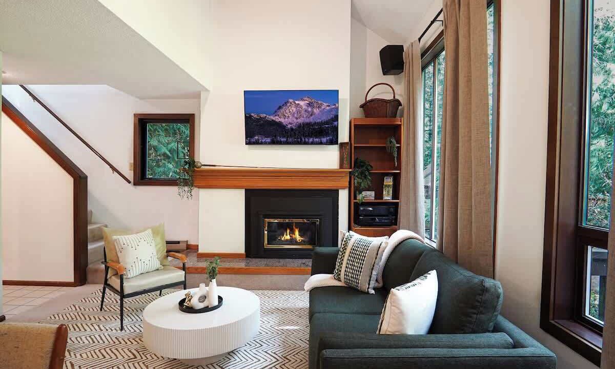 Photo of Livingroom in Glacier