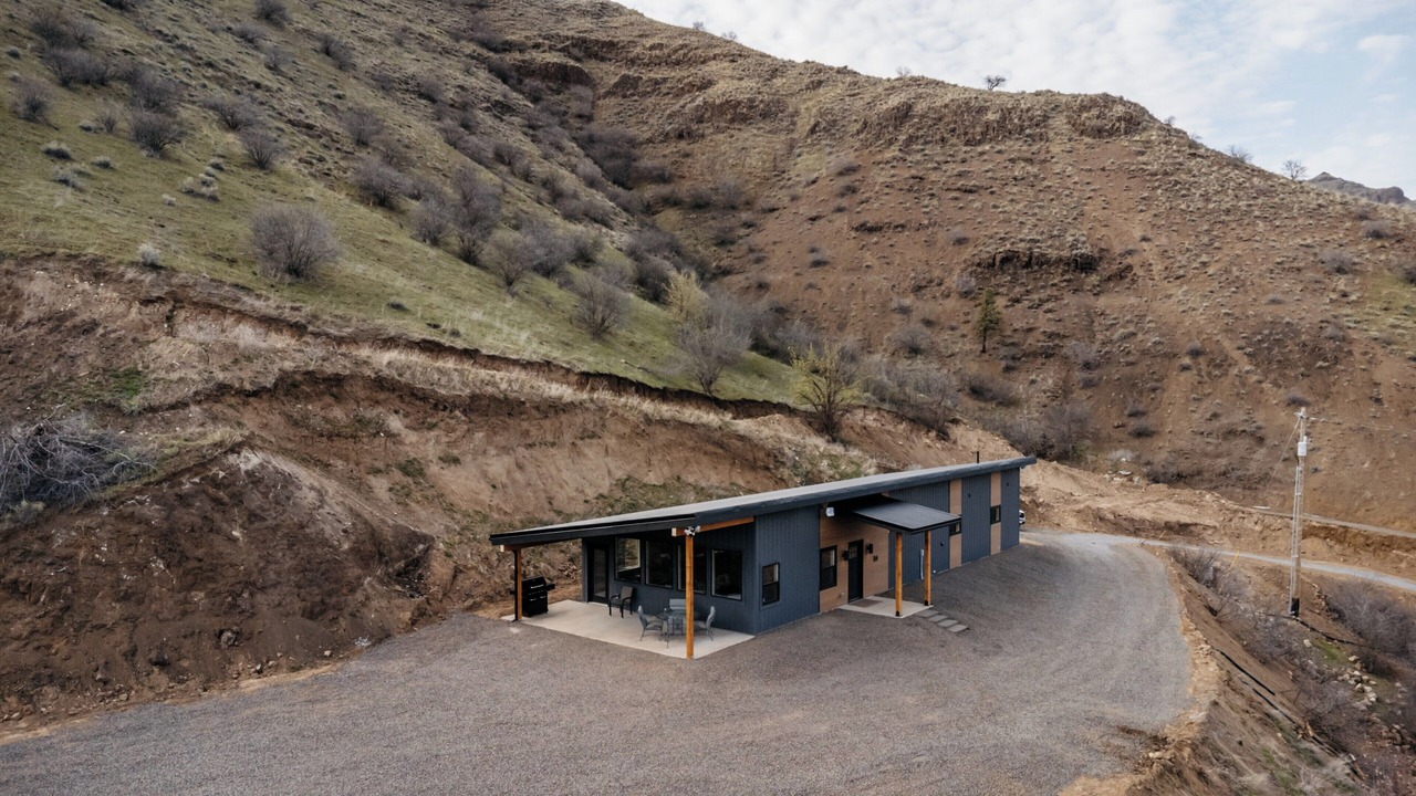 Photo of Outdoor in White Bird