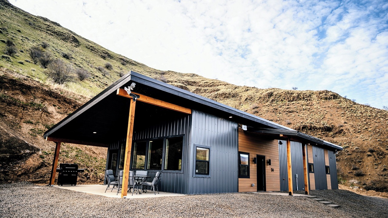 Photo of Outdoor in White Bird