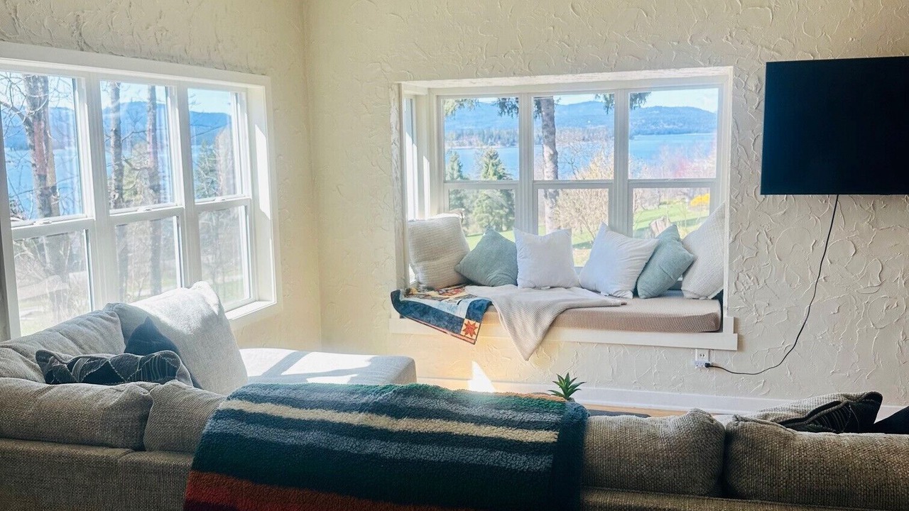 Photo of Livingroom in East Hope