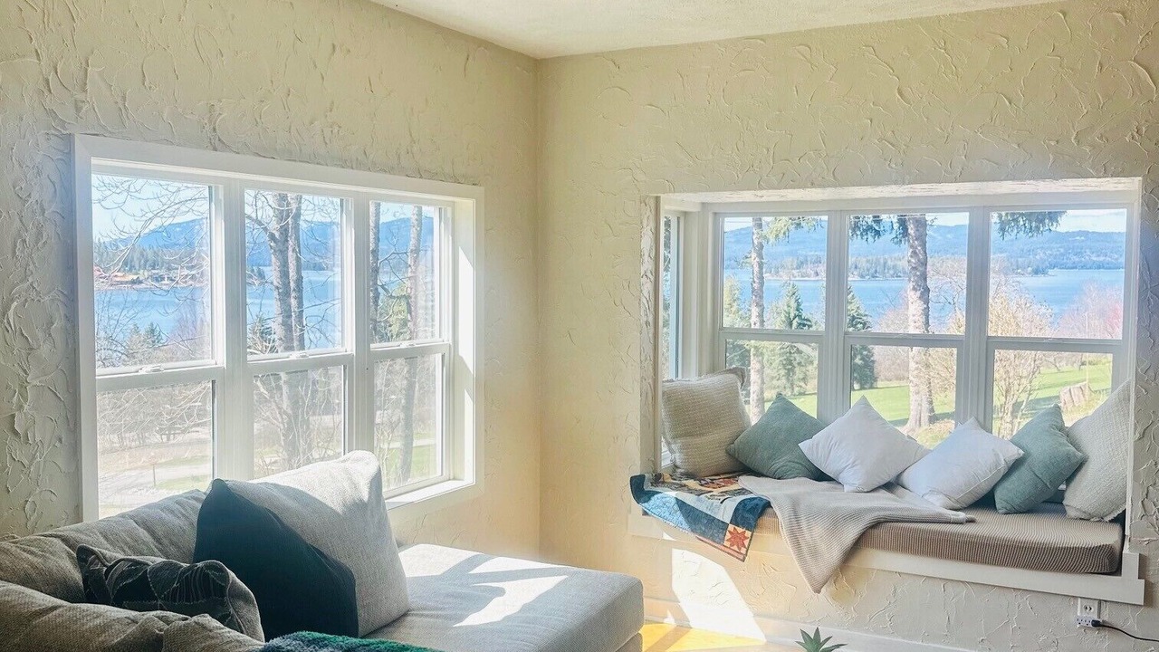 Photo of Livingroom in East Hope