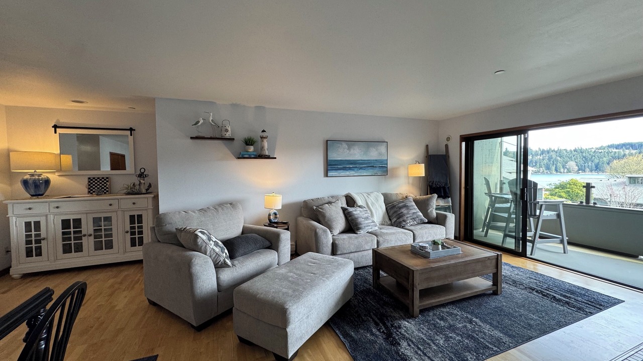 Photo of Livingroom in Port Ludlow