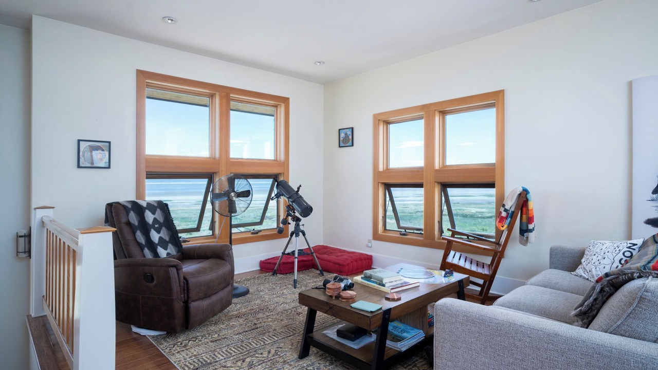 Photo of Livingroom in Summer Lake