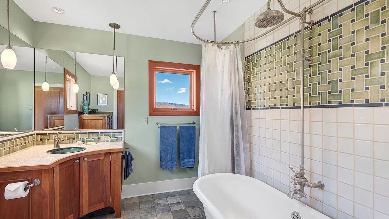 Photo of Bathroom in Summer Lake