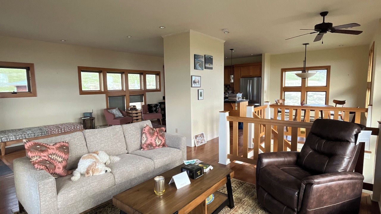 Photo of Livingroom in Summer Lake