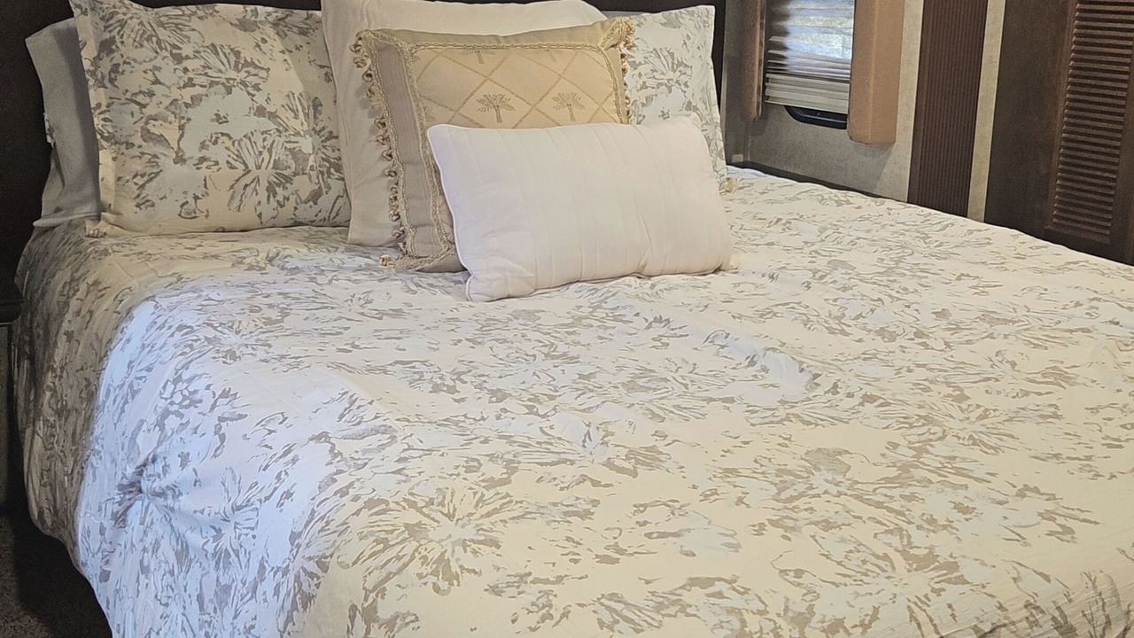 Photo of Bedroom in Metaline