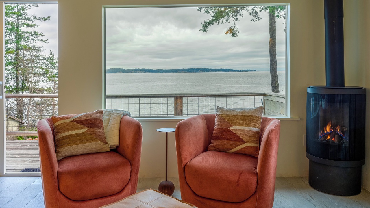Photo of Livingroom in Eastsound