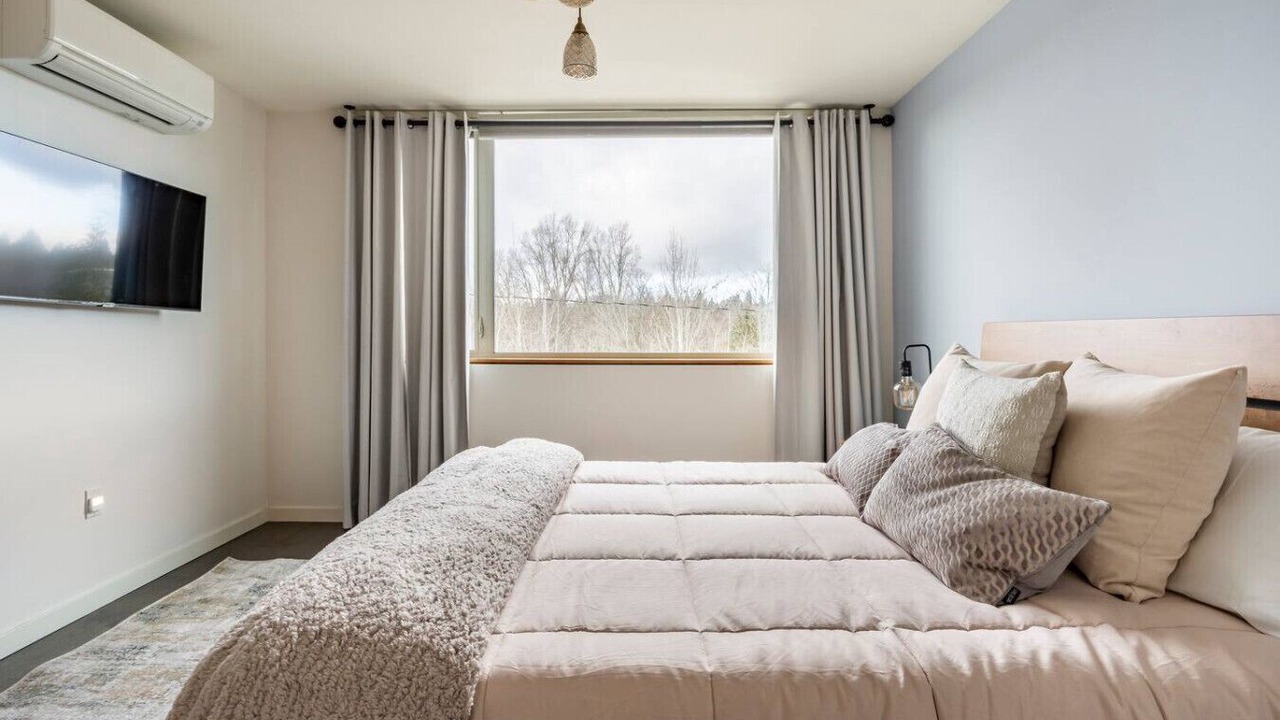 Photo of Bedroom in Laurelhurst