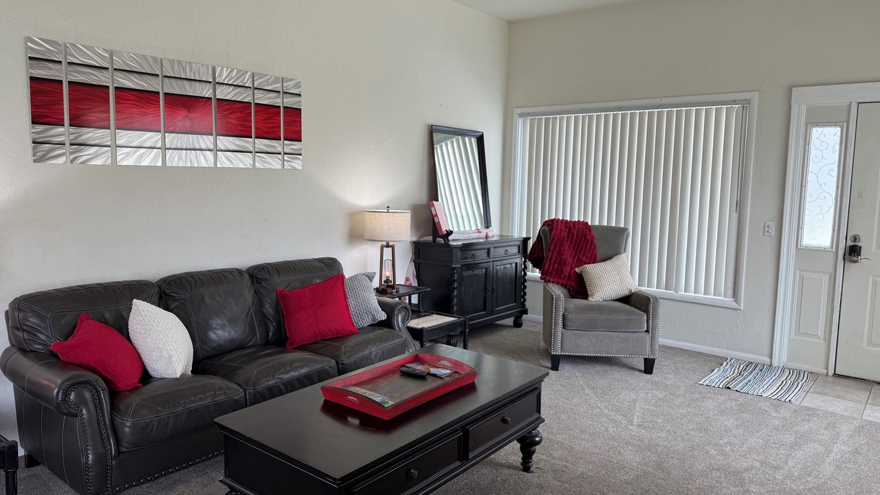 Photo of Livingroom in Downtown Klamath Falls