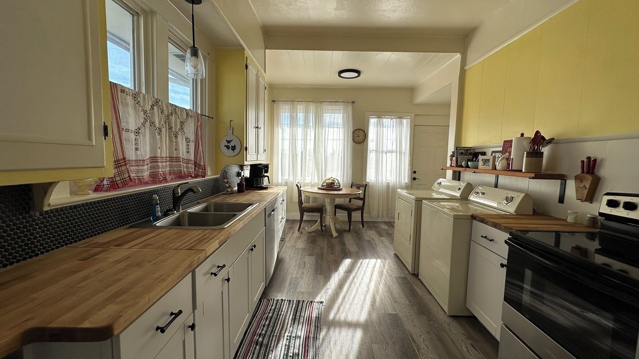 Photo of Kitchen in Downtown Klamath Falls