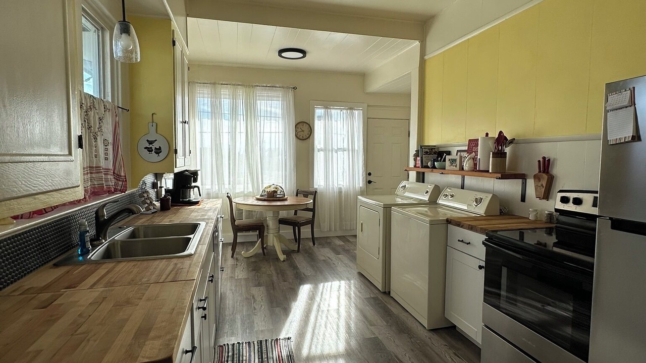 Photo of Kitchen in Downtown Klamath Falls