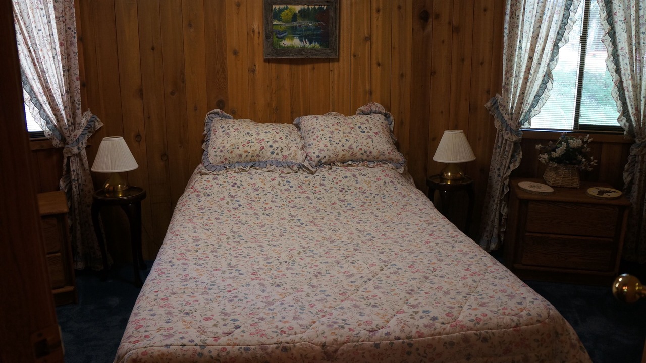 Photo of Bedroom in Hayden Lake