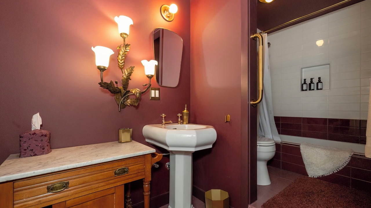 Photo of Bathroom in Rollingbay