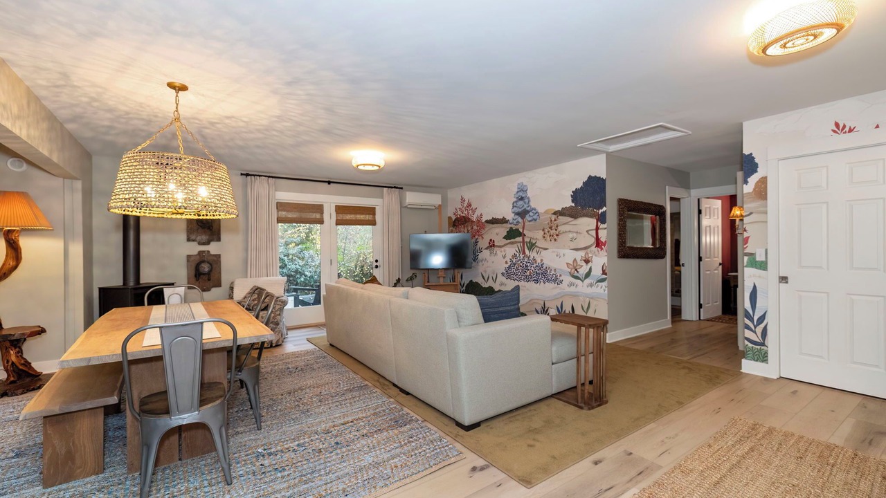Photo of Livingroom in Rollingbay
