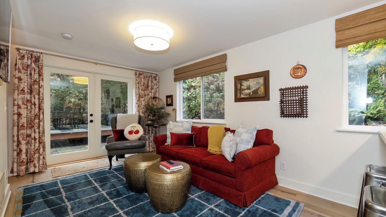 Photo of Livingroom in Rollingbay