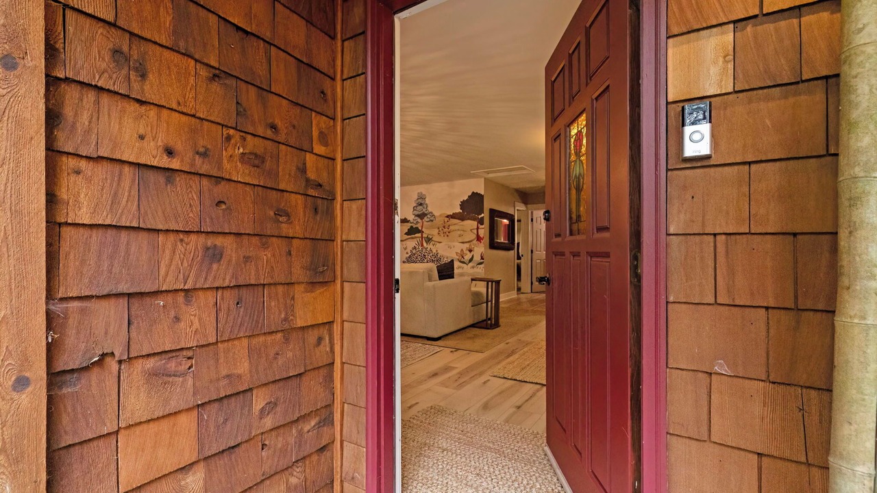 Photo of Bedroom in Rollingbay