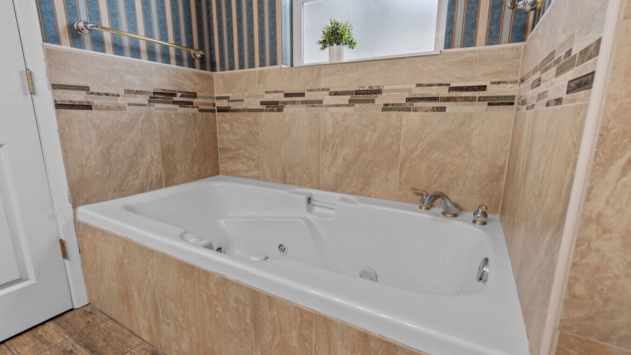 Photo of Bathroom in Island Park