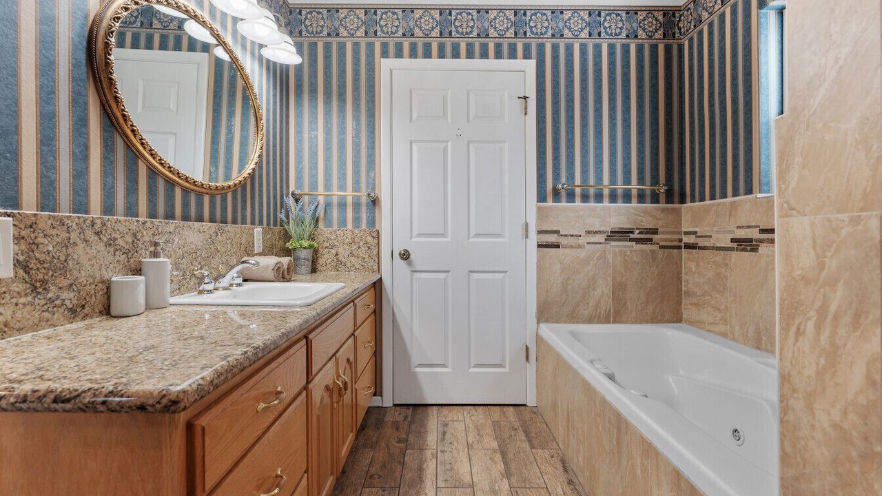 Photo of Bathroom in Island Park