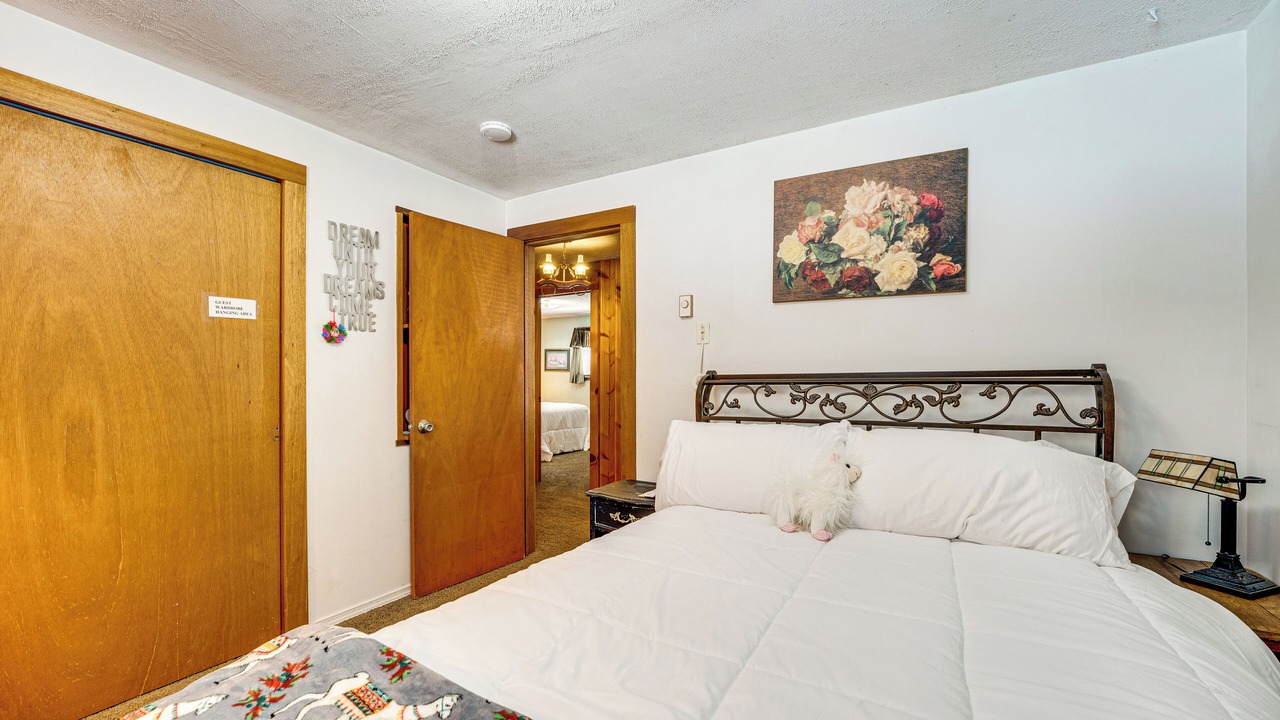 Photo of Bedroom in Leavenworth