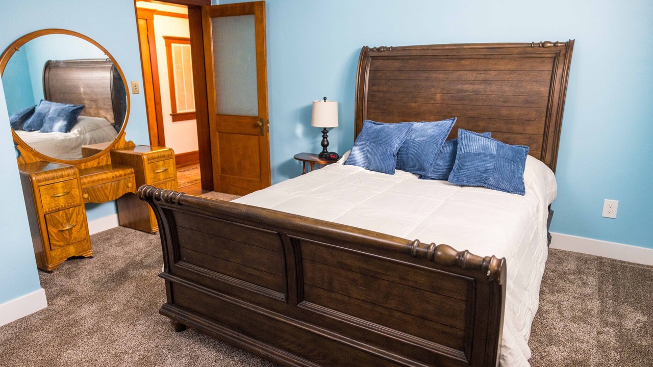 Photo of Bedroom in Malad City