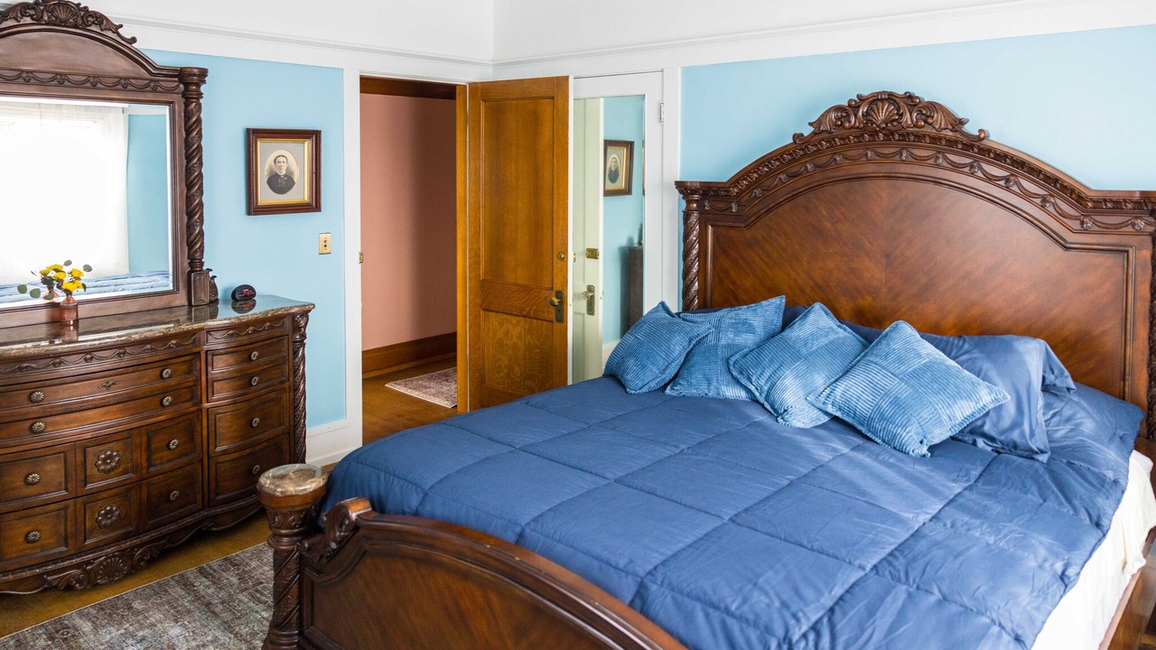 Photo of Bedroom in Malad City