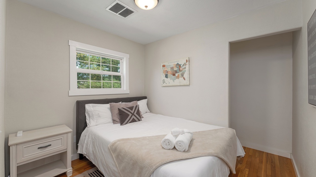 Photo of Bedroom in Roseburg